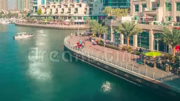 从迪拜码头算起的4k天视频的预览图
