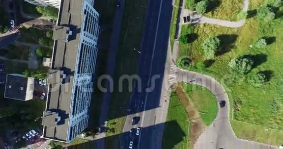 莫斯科的空中建筑街道道路和公寓视频的预览图