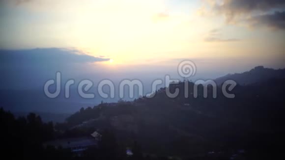 喜马拉雅山脉尼泊尔4K山谷海拔视频的预览图
