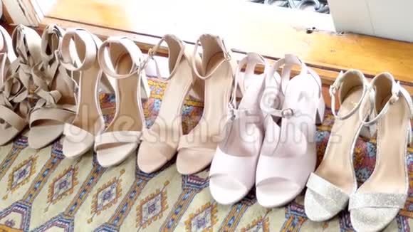 新娘婚礼鞋的镜头视频的预览图
