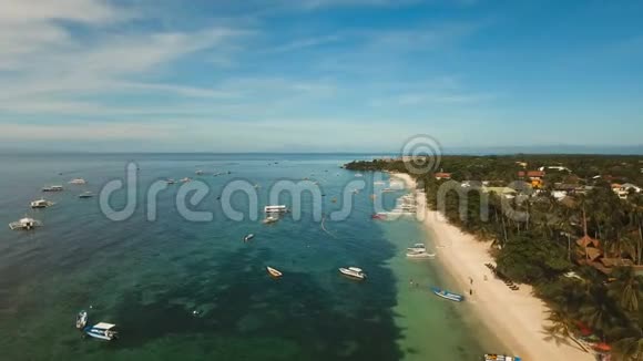 鸟瞰美丽的阿洛纳海滩在热带岛屿博霍尔菲律宾视频的预览图