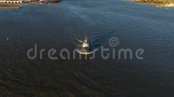 特拉华河图格船的空中飞艇视频的预览图