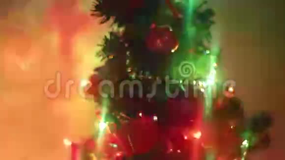 美丽的小圣诞树视频的预览图