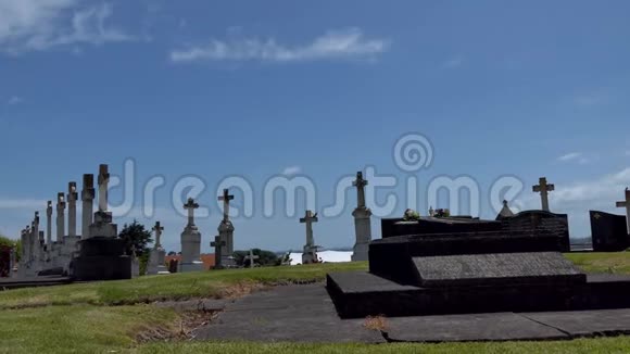 葬礼墓地视频的预览图