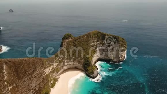 带海滩的岩石悬崖卡朗达瓦视频的预览图