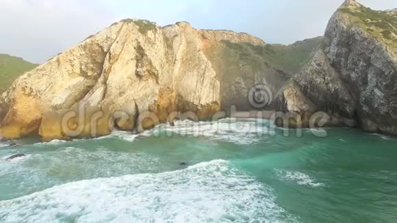 普拉亚达阿德拉加在葡萄牙海岸的景色视频的预览图