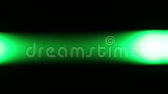 夜间水平移动绿色LED灯视频的预览图