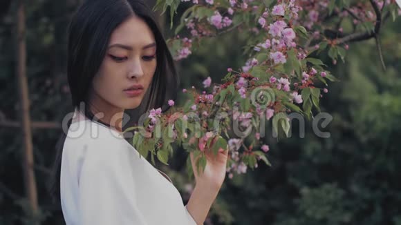 春暖花开的亚洲女人视频的预览图