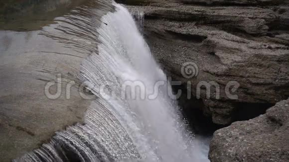 黑山瀑布视频的预览图