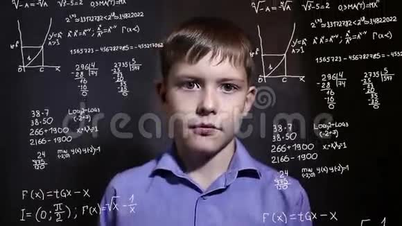 学生少年说科学公式数学视频的预览图