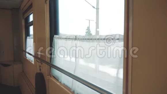铁路车厢内的内部马车概念火车旅程旅行从生活方式看美丽视频的预览图
