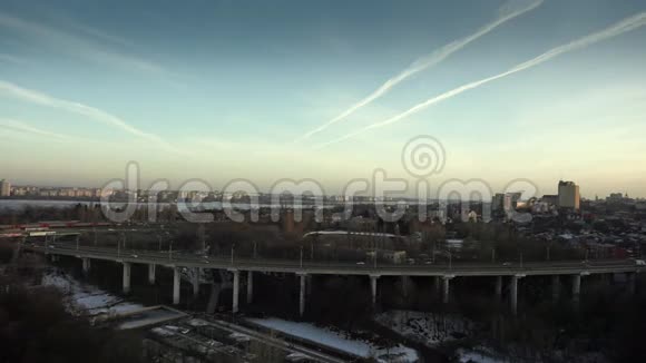 沃罗涅日高速公路的鸟瞰图视频的预览图