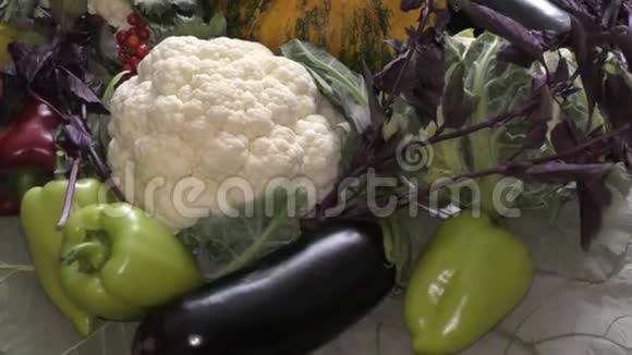 新鲜成熟的蔬菜视频的预览图