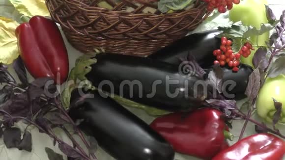 新鲜成熟的蔬菜视频的预览图