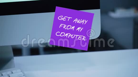 离我的电脑远点显示器上贴纸上的铭文视频的预览图
