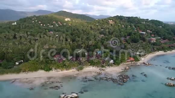 泰国海滩海洋和丛林的美丽自然景观无人机录像4k视频的预览图