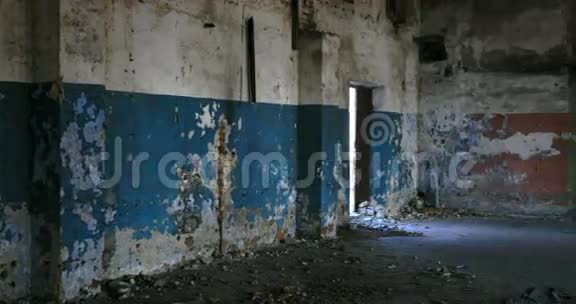 旧废弃工厂的废墟视频的预览图