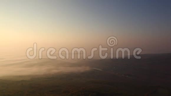 捷克共和国中部波西米亚高地的早晨视频的预览图