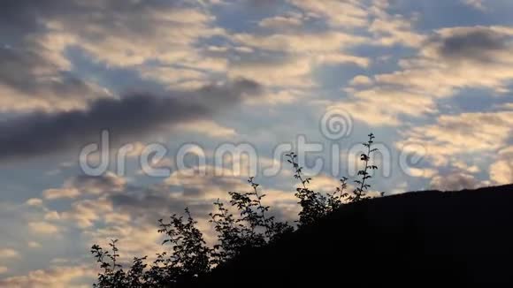 法国比利牛斯的日落时间视频的预览图