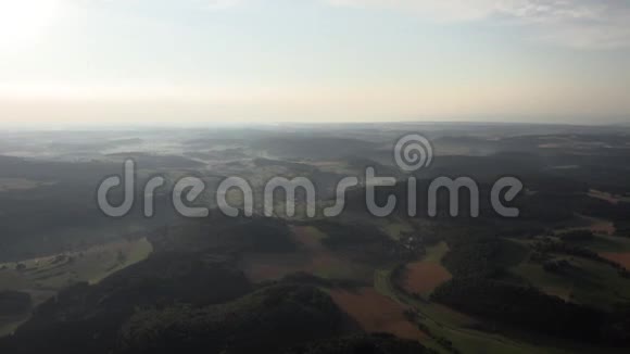 乘坐气球飞行的空中景观黑森林视频的预览图