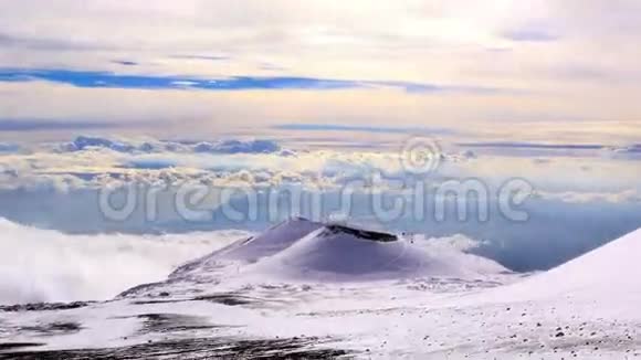 埃特纳的休眠火山口意大利西西里时间流逝视频的预览图