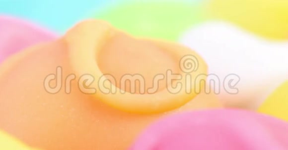 五颜六色的糖果视频的预览图
