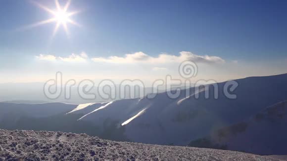 雪山和云视频的预览图