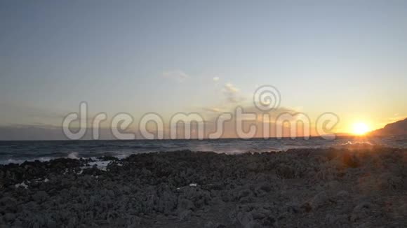 蒙泰卡洛摩纳哥湾在阳光明媚的冬日从马丁角日落视频的预览图