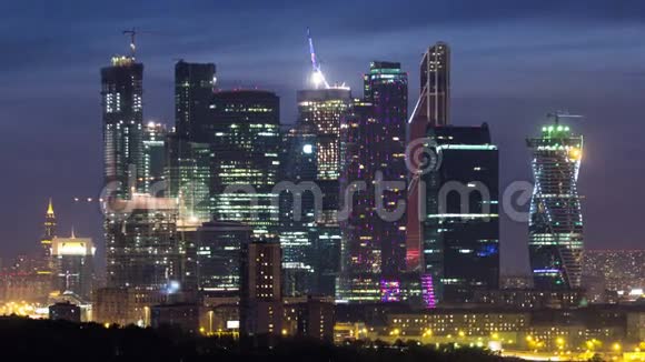摩天大楼国际商务中心城市日视频的预览图