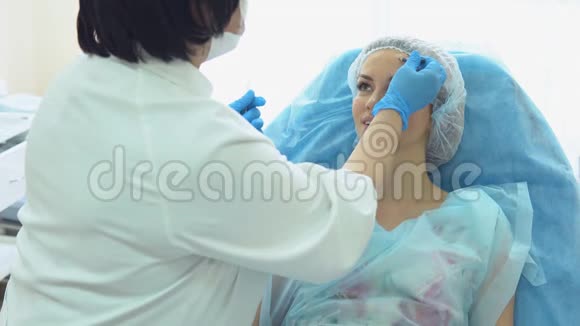 医生美容师接待视频的预览图