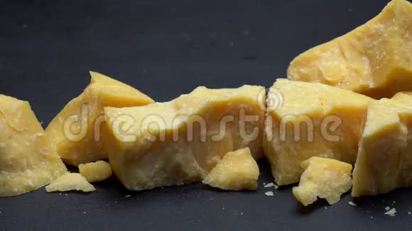 帕尔马干酪或帕米吉亚诺干酪视频的预览图