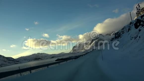 在挪威洛福滕的弗拉克斯塔德行驶视频的预览图