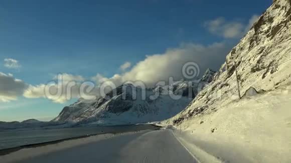 在挪威洛福滕的弗拉克斯塔德行驶视频的预览图