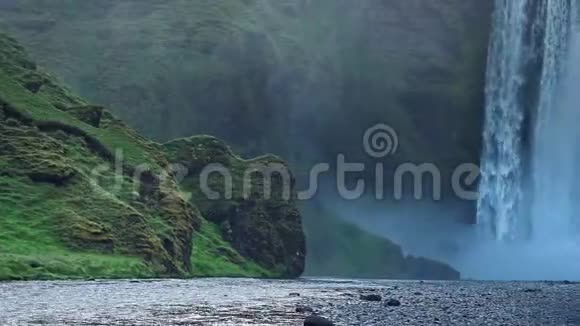 位于冰岛南部的斯科加沃斯大瀑布靠近斯科加镇视频的预览图