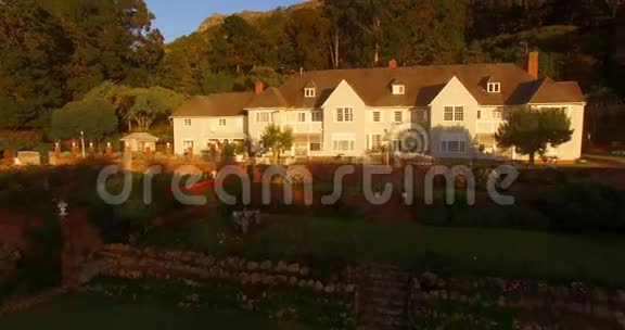 景的美丽别墅视频的预览图