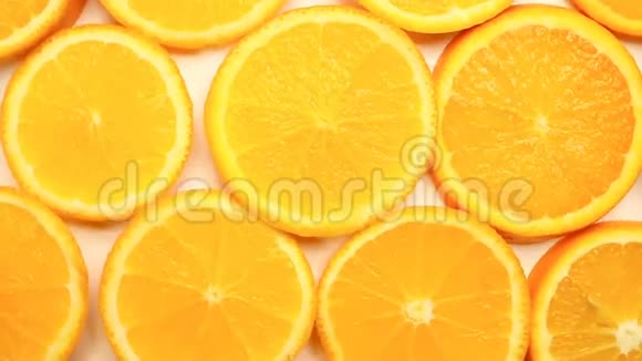 新鲜的柑橘类水果旋转关于健康食品和饮食概念的视频片段旋转切片橙子视频的预览图