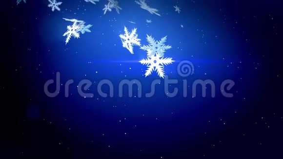 美丽的3D雪花在空气中缓慢地漂浮在蓝色的背景下在夜间发光使用动画圣诞视频的预览图