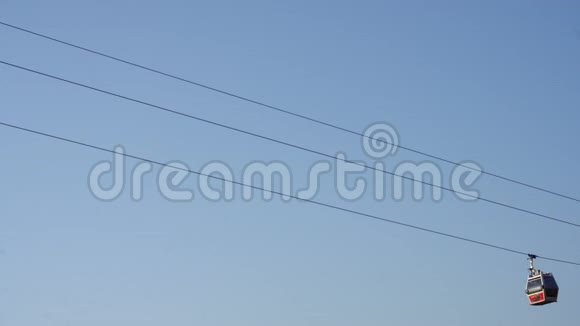 格鲁吉亚第比利斯上空的电缆路视频的预览图