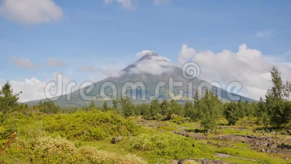 菲律宾比科尔省的马永火山视频的预览图