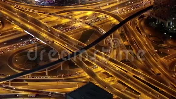 迪拜夜间交通阿拉伯联合酋长国视频的预览图