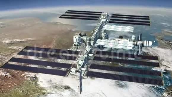 在地球上空飞行的国际空间站视频的预览图