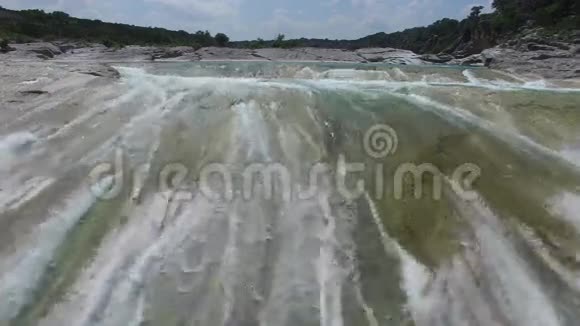 佩德纳莱斯瀑布的空中视频视频的预览图