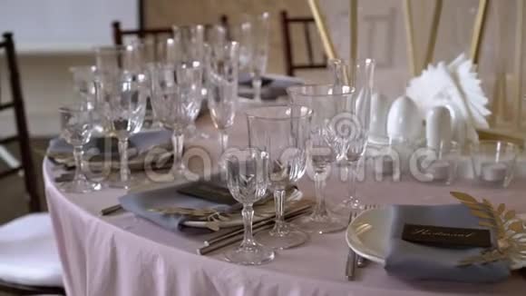 餐桌庆典装饰视频的预览图