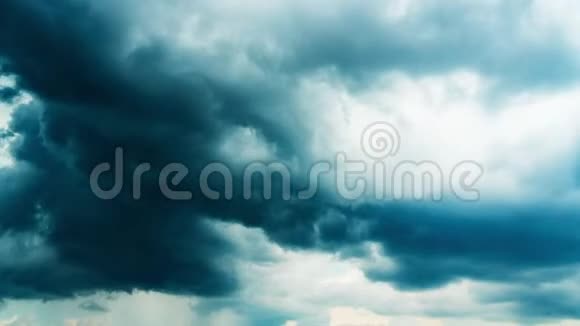 雨戏剧性的云时间流逝视频的预览图