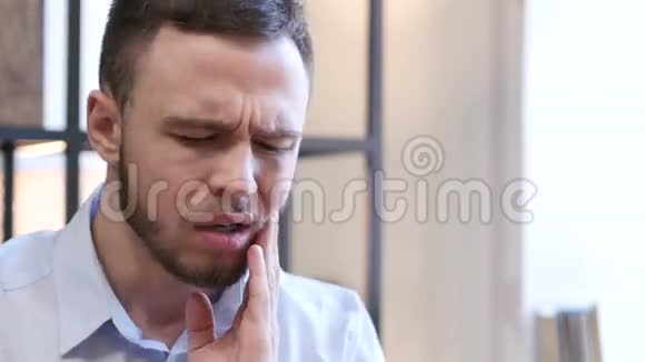 牙痛牙齿疼痛的人视频的预览图