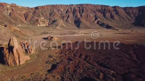 从空中俯瞰海德国家公园飞越山脉和坚硬的熔岩加那利群岛视频的预览图