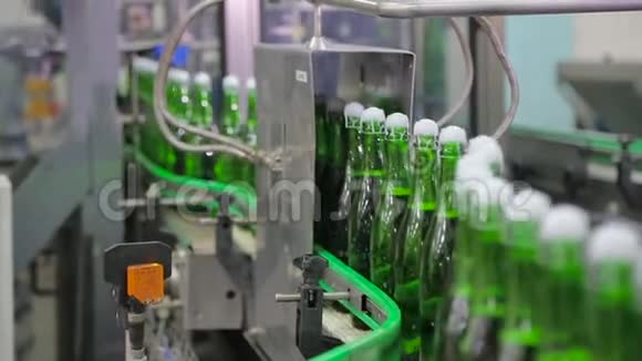 生产香槟的工厂视频的预览图