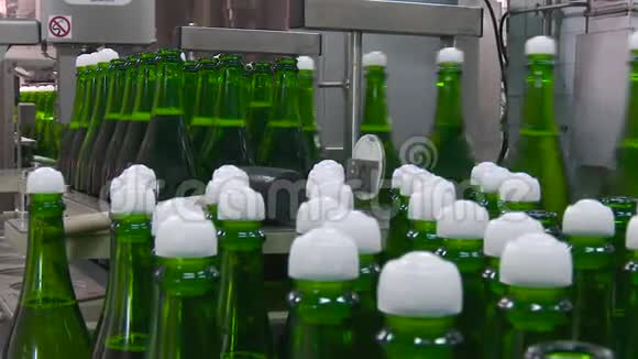 生产香槟的工厂视频的预览图