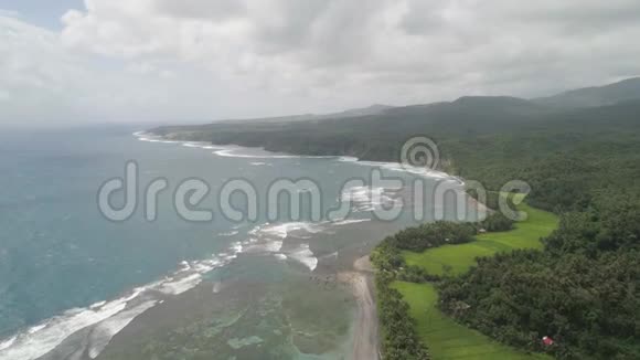 有海滩和大海的海景菲律宾卢松视频的预览图