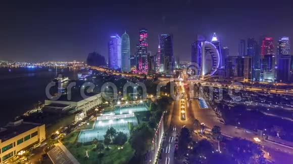 西湾地区的天际线从顶部在多哈时间推移卡塔尔视频的预览图